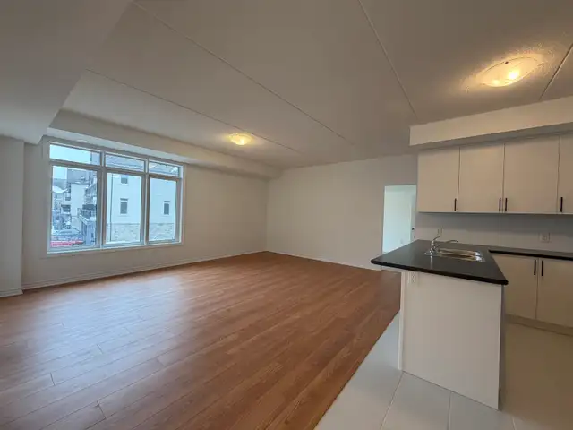 2 Bed, 2 Bath, 2 Park Townhouse Condo - Photo 5