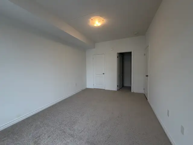 2 Bed, 2 Bath, 2 Park Townhouse Condo - Photo 7