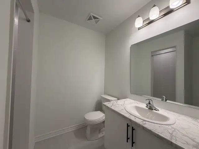 2 Bed, 2 Bath, 2 Park Townhouse Condo - Photo 8