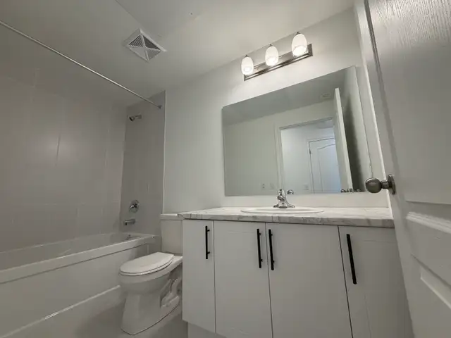 2 Bed, 2 Bath, 2 Park Townhouse Condo - Photo 9