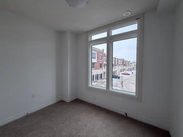 2 Bed, 2 Bath, 2 Park Townhouse Condo - Photo 10