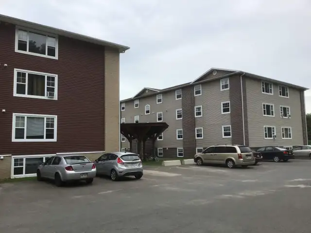 4 BR - 1 BA - Fredericton - $1,897 /mo - Photo 9