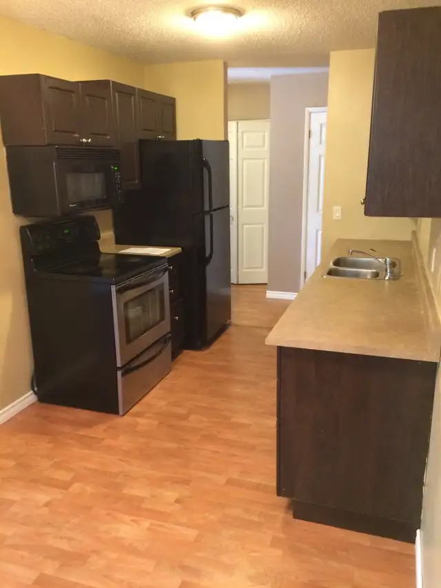 3 bedroom suite  quiet neighborhood - Photo 6