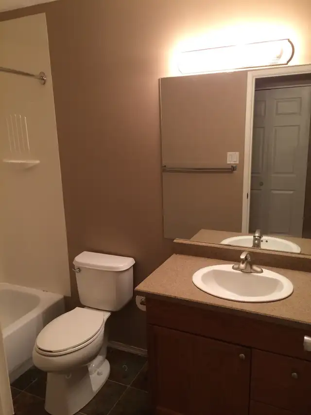3 bedroom suite  quiet neighborhood - Photo 9