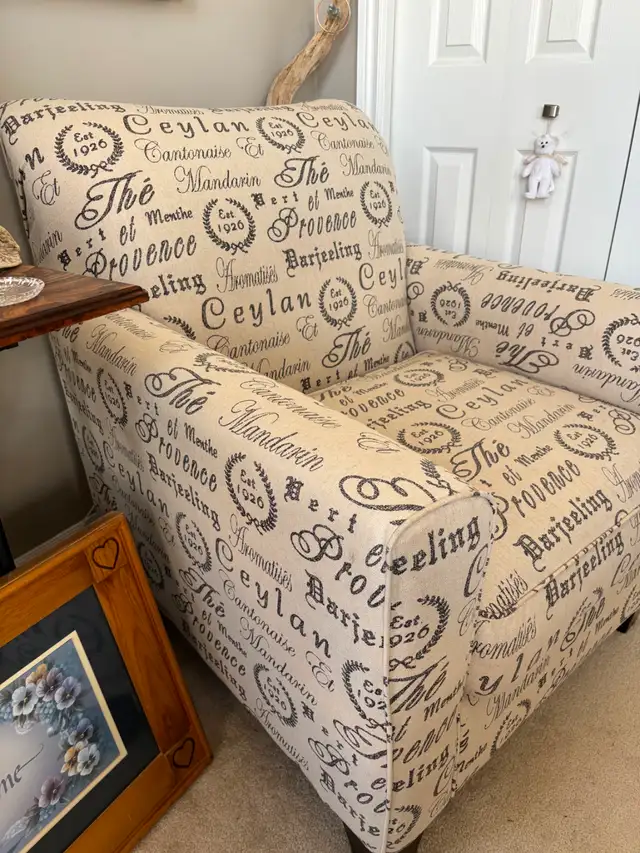 Paris Script Chairs - Photo 3