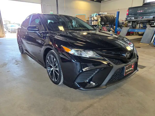 2020 Toyota Camry SE Sunroof | Heated Seats | Clean Title - Photo 3