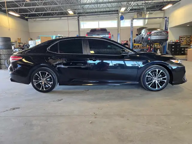2020 Toyota Camry SE Sunroof | Heated Seats | Clean Title - Photo 4