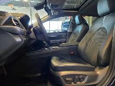 2020 Toyota Camry SE Sunroof | Heated Seats | Clean Title - Photo 13