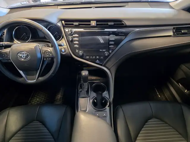 2020 Toyota Camry SE Sunroof | Heated Seats | Clean Title - Photo 17