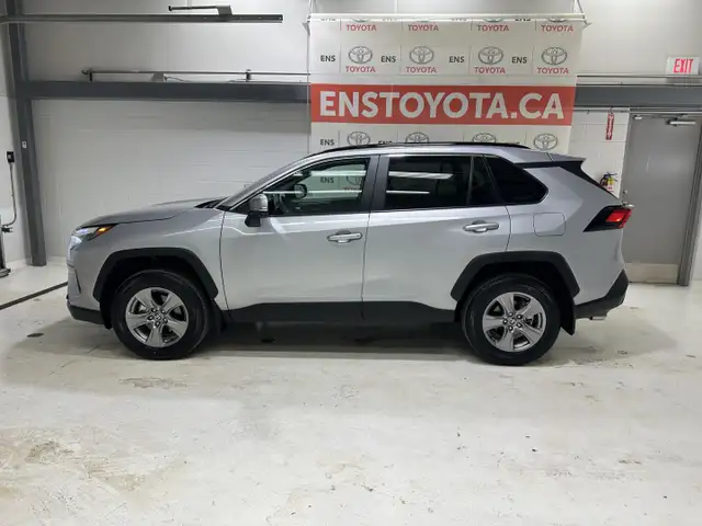 2025 Toyota RAV4 XLE - Sunroof - Power Liftgate - Photo 2