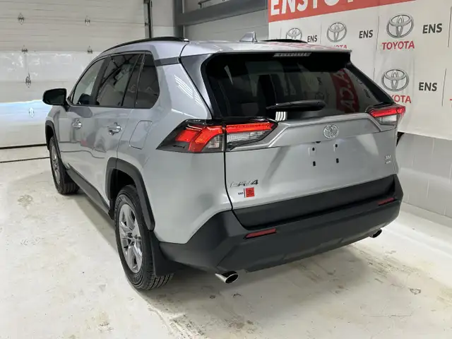 2025 Toyota RAV4 XLE - Sunroof - Power Liftgate - Photo 6