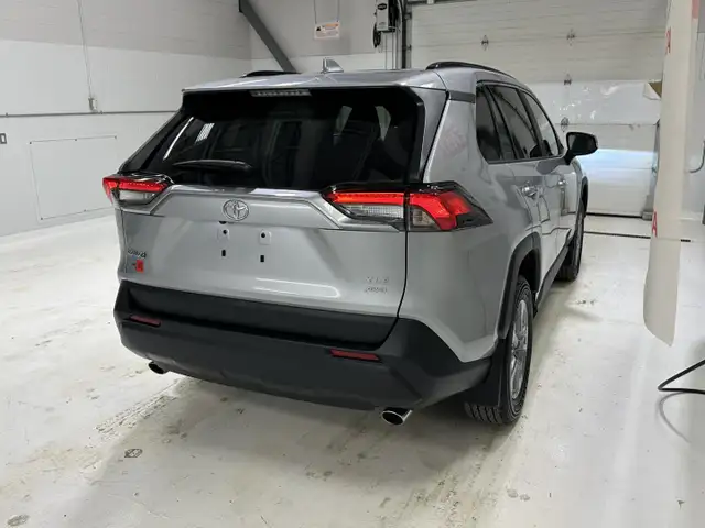 2025 Toyota RAV4 XLE - Sunroof - Power Liftgate - Photo 8