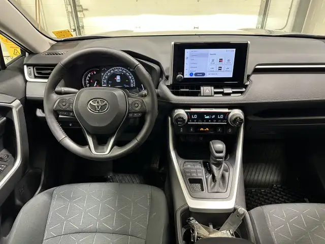 2025 Toyota RAV4 XLE - Sunroof - Power Liftgate - Photo 12