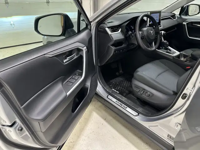 2025 Toyota RAV4 XLE - Sunroof - Power Liftgate - Photo 16