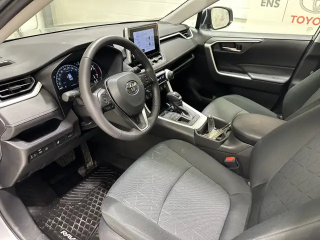 2025 Toyota RAV4 XLE - Sunroof - Power Liftgate - Photo 17