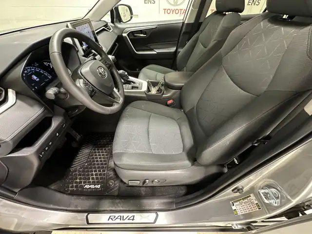 2025 Toyota RAV4 XLE - Sunroof - Power Liftgate - Photo 18