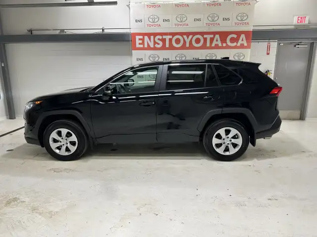 2025 Toyota RAV4 LE - Heated Seats - Apple CarPlay - Photo 2