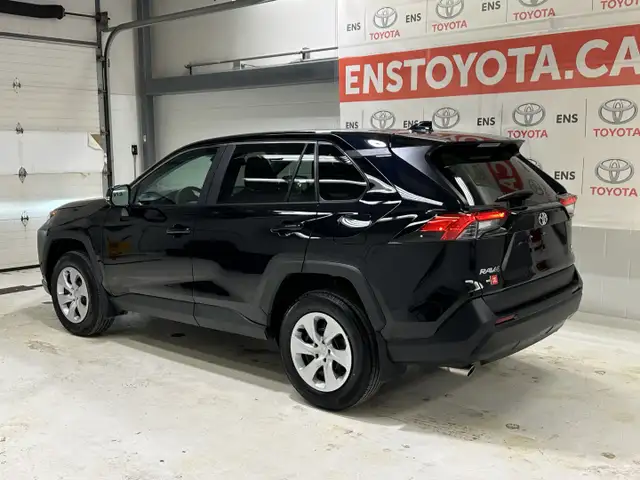 2025 Toyota RAV4 LE - Heated Seats - Apple CarPlay - Photo 5