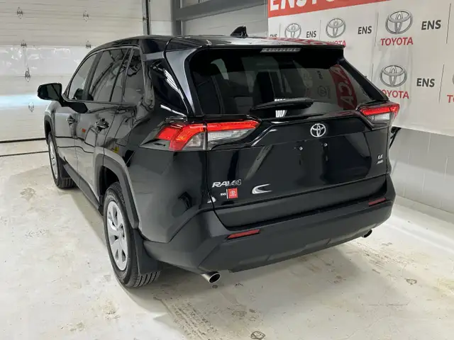 2025 Toyota RAV4 LE - Heated Seats - Apple CarPlay - Photo 6