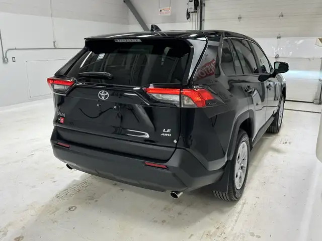 2025 Toyota RAV4 LE - Heated Seats - Apple CarPlay - Photo 8