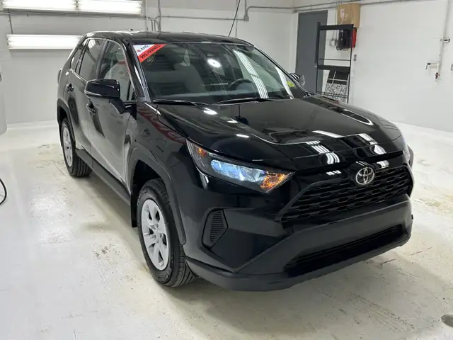 2025 Toyota RAV4 LE - Heated Seats - Apple CarPlay - Photo 9