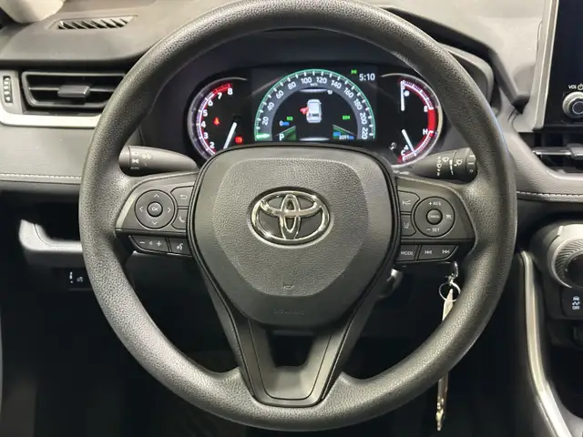 2025 Toyota RAV4 LE - Heated Seats - Apple CarPlay - Photo 13