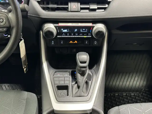 2025 Toyota RAV4 LE - Heated Seats - Apple CarPlay - Photo 15