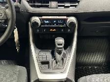 2025 Toyota RAV4 LE - Heated Seats - Apple CarPlay - Photo 15