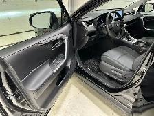 2025 Toyota RAV4 LE - Heated Seats - Apple CarPlay - Photo 16