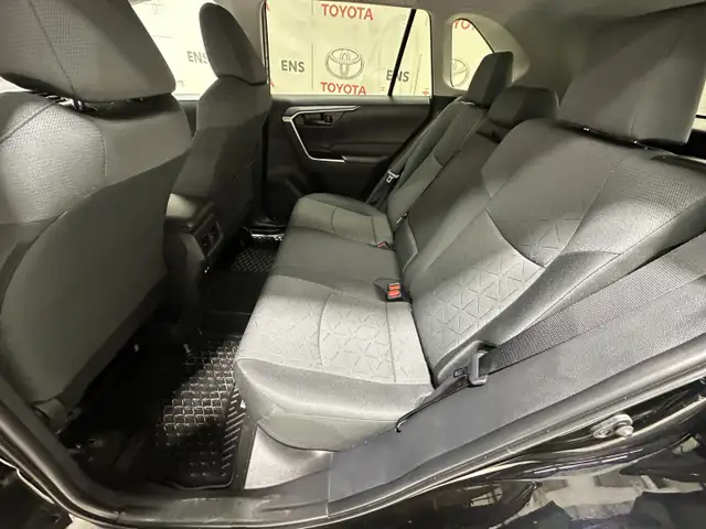 2025 Toyota RAV4 LE - Heated Seats - Apple CarPlay - Photo 21