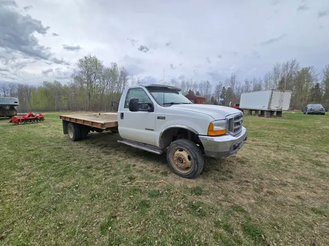 2001 Ford F550 - Photo 2