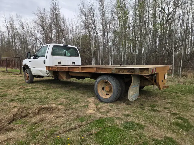 2001 Ford F550 - Photo 3