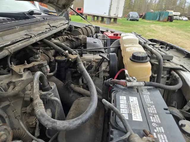 2001 Ford F550 - Photo 13