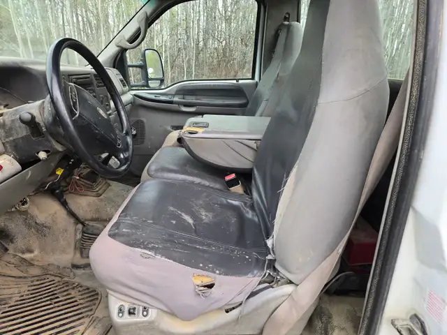 2001 Ford F550 - Photo 14