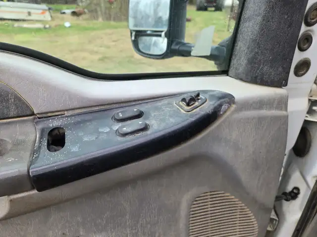 2001 Ford F550 - Photo 16