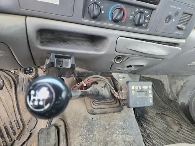 2001 Ford F550 - Photo 19