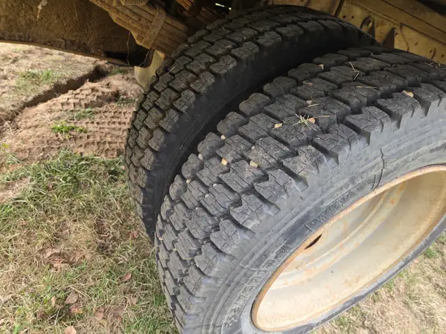 2001 Ford F550 - Photo 25