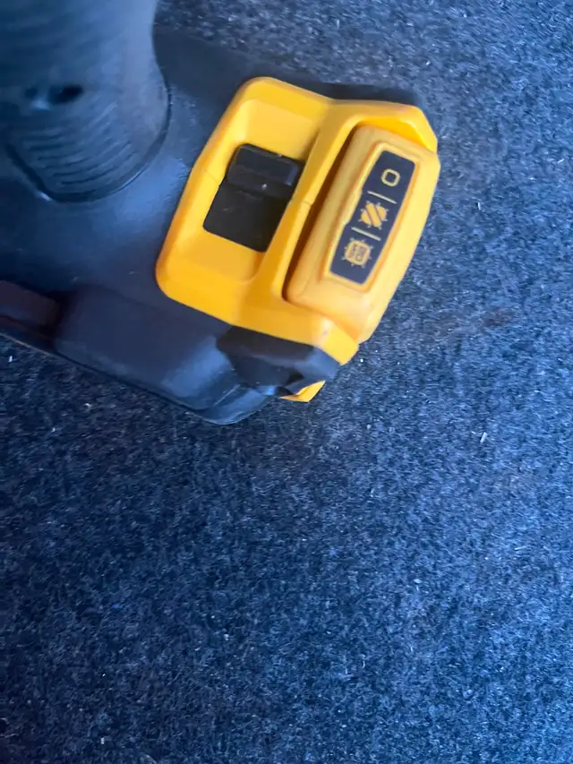 DeWalt DCD800 20v Drill - Photo 3
