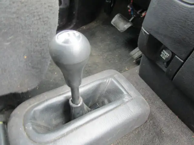 Dodge Ram 2500 4dr Quad Cab 140.5' WB 4WD ST ST 2003 - Photo 2