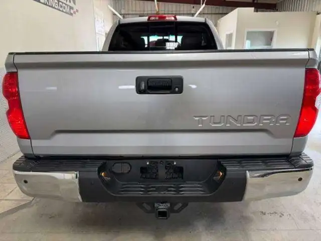 2015 Toyota Tundra SR5 / 4x4 / Stunning Original Condition - Photo 4