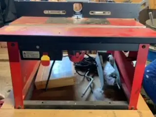 Freud Router with Bit Set and Cutting Table - Photo 2