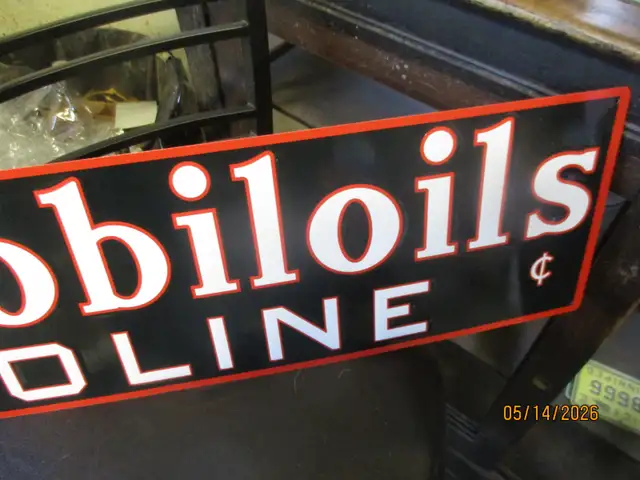 GARGOYLE MOBILOILS EMBOSSED TIN GASOLINE MANCAVE SIGN $80 - Photo 3