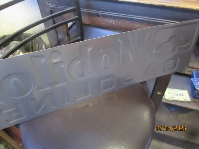GARGOYLE MOBILOILS EMBOSSED TIN GASOLINE MANCAVE SIGN $80 - Photo 4