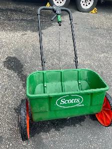 SCOTT’S FERTILIZER SPREADER FOR SALE