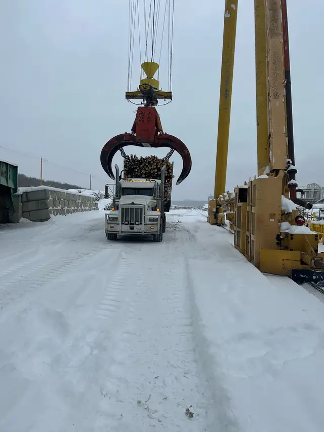 log truck driving position - Photo 2