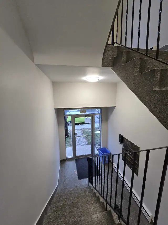 Bachelor apartment available June 1st! - Photo 7