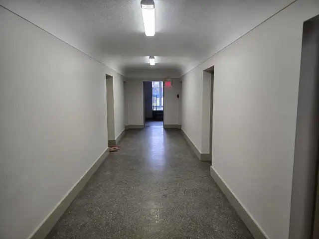 Bachelor apartment available June 1st! - Photo 8