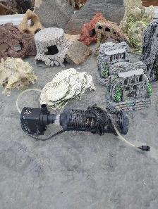 17 fishtank accessories and one pump - Photo 2