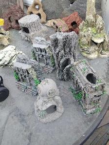 17 fishtank accessories and one pump - Photo 3