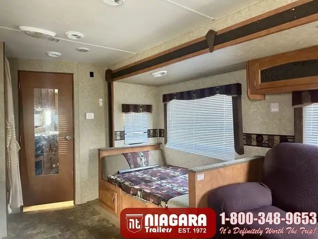 2011 GULFSTREAM KINGSPORT 265BHS Travel Trailer - Photo 8